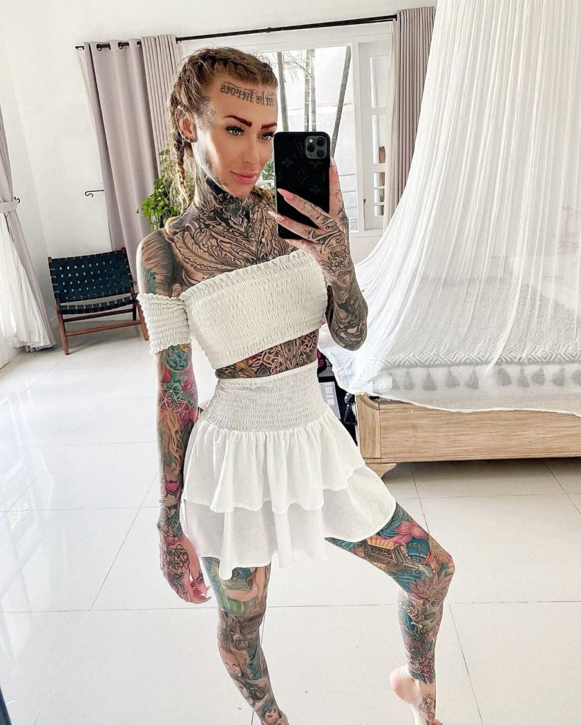 The Most Tattooed Woman In Britain Painted Over Half Of Her Tattoos And Showed How She Looks